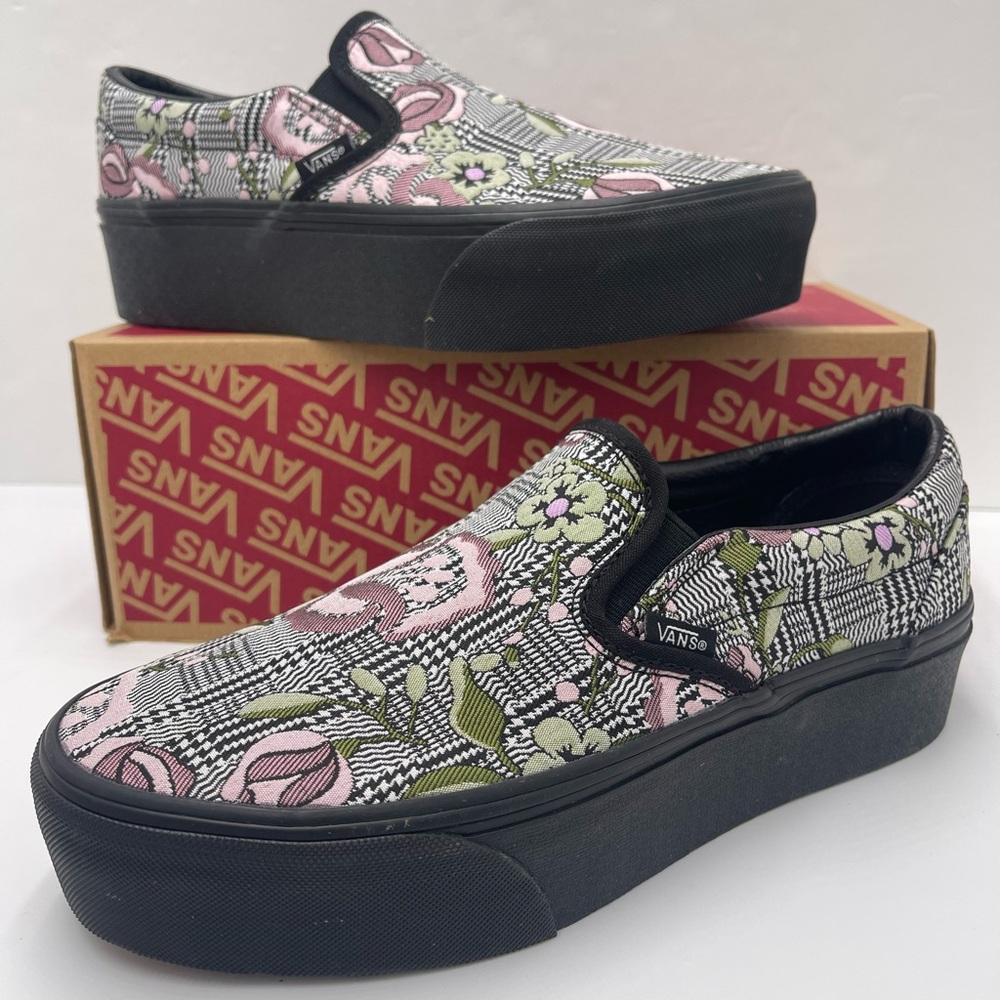 Vans WMNS Classic Slip-On Stackform Platform Sneakers
Tapestry Floral Black